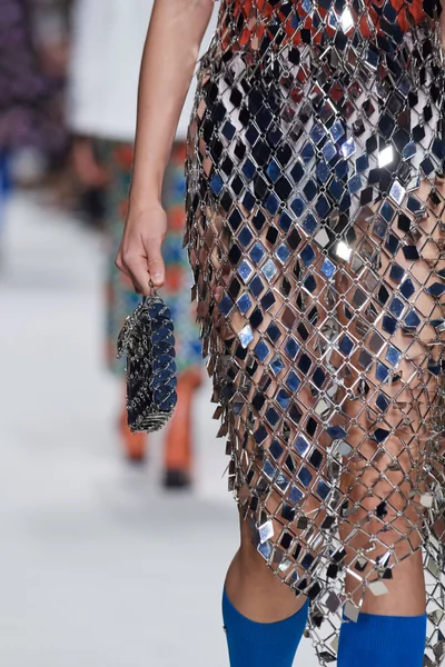 Look 16